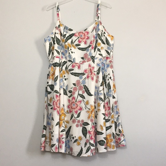 Old Navy Dresses & Skirts - NWT Old Navy Fun Floral Dress
